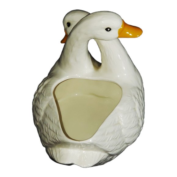 Quirky Companions: The Delightful Duckling Couple Decor for Countryside Charm - Picture 6 of 7